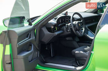Седан Porsche Taycan 2020 в 