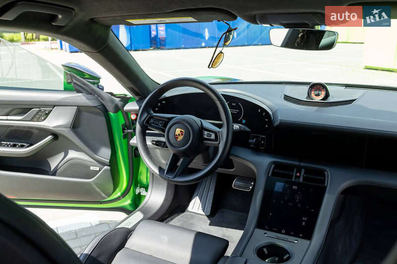 Седан Porsche Taycan 2020 в Львове