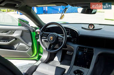 Седан Porsche Taycan 2020 в 