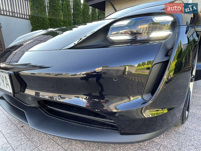 Седан Porsche Taycan 2021 в Ровно