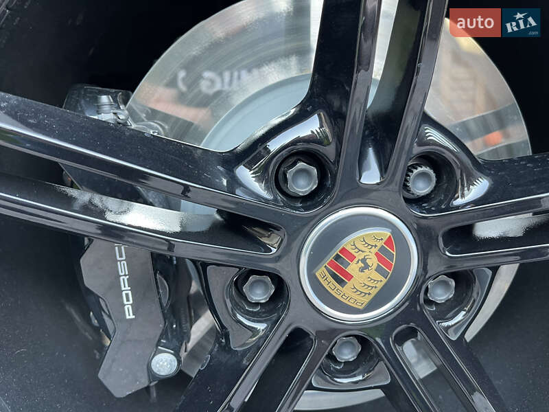 Седан Porsche Taycan 2021 в Ровно