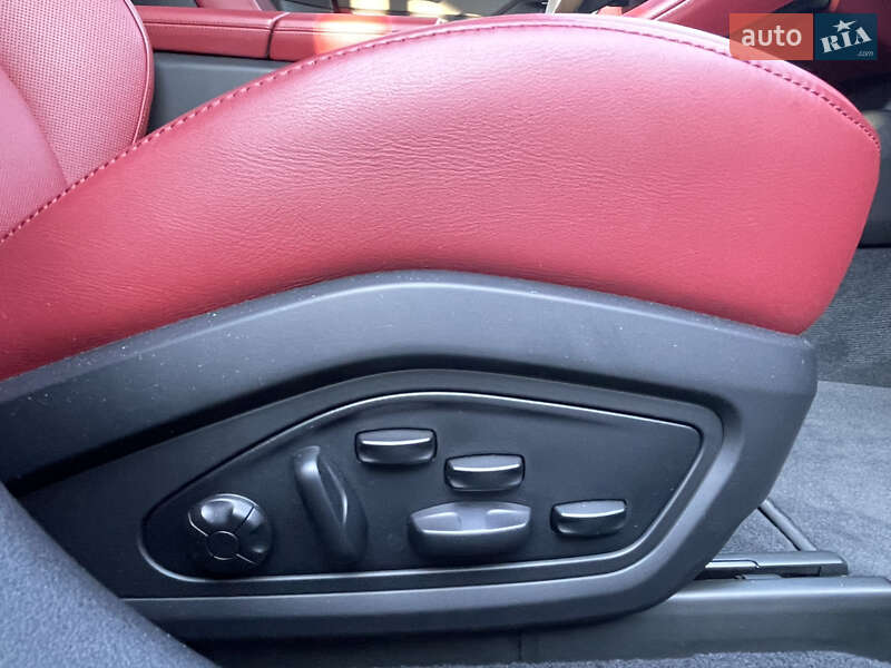 Седан Porsche Taycan 2021 в Ровно