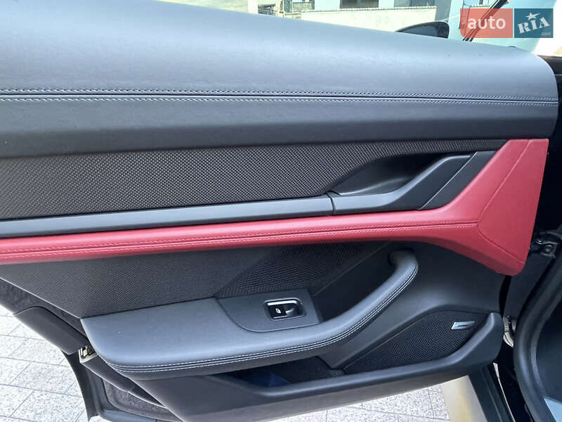 Седан Porsche Taycan 2021 в Ровно