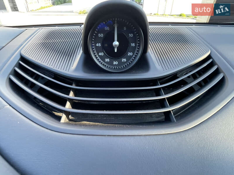 Седан Porsche Taycan 2021 в Ровно
