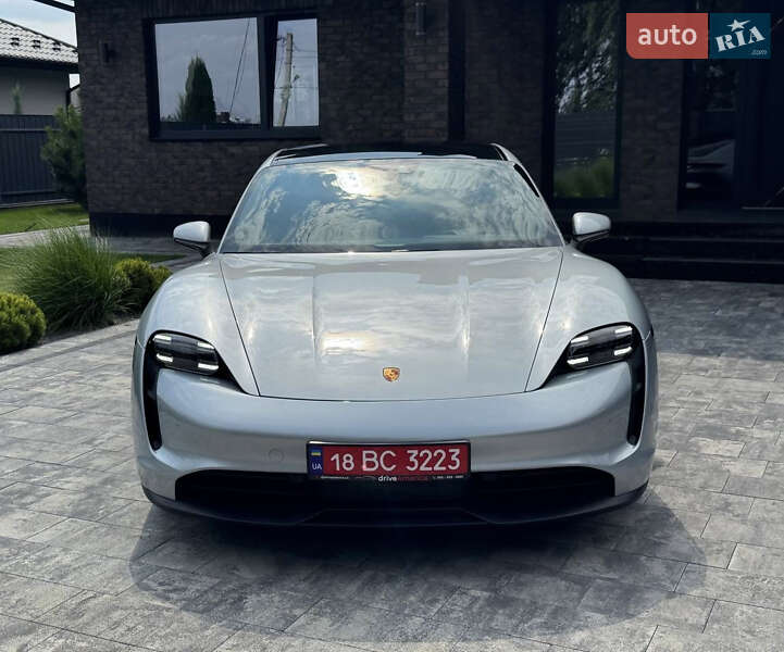 Седан Porsche Taycan 2021 в 