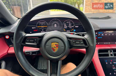 Седан Porsche Taycan 2021 в 