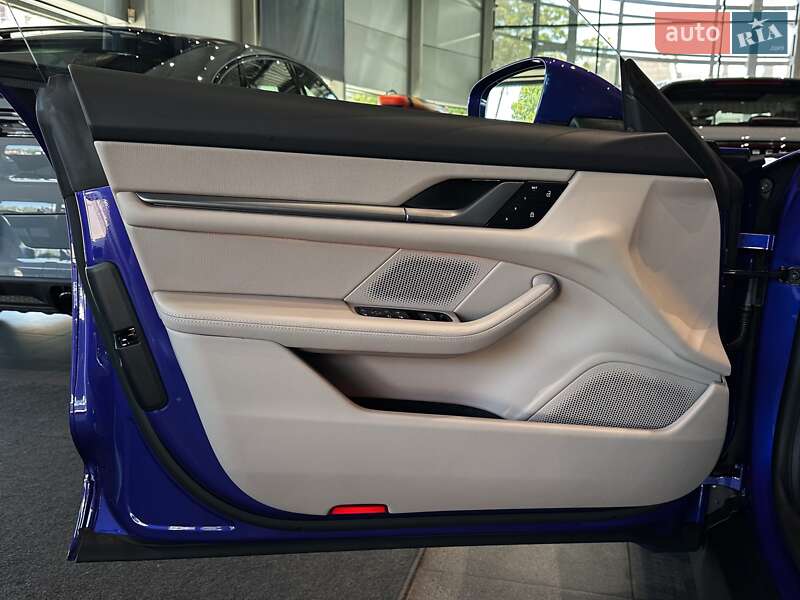 Седан Porsche Taycan 2025 в Одессе