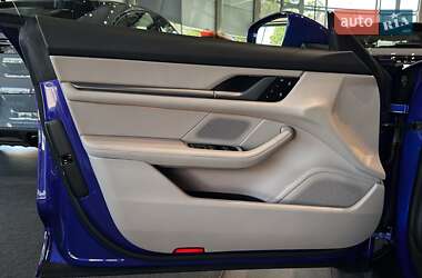 Седан Porsche Taycan 2025 в 