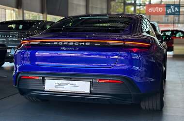 Седан Porsche Taycan 2025 в 