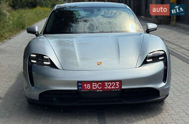 Седан Porsche Taycan 2021 в 