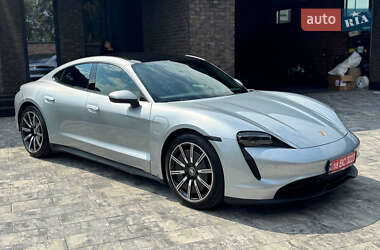Седан Porsche Taycan 2021 в 