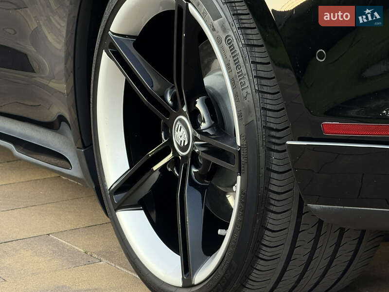 Седан Porsche Taycan 2020 в Рівному
