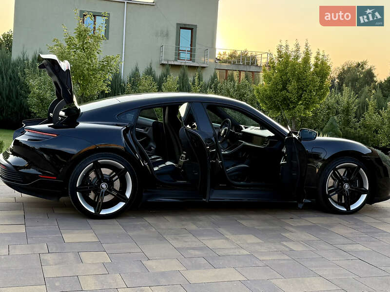 Седан Porsche Taycan 2020 в Рівному