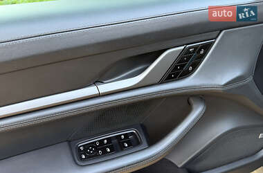 Седан Porsche Taycan 2020 в 