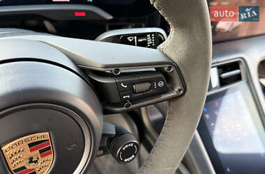 Седан Porsche Taycan 2020 в 