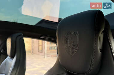 Седан Porsche Taycan 2020 в 