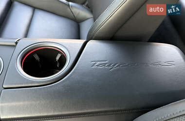 Седан Porsche Taycan 2020 в 