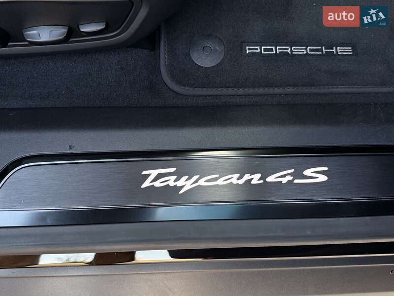 Седан Porsche Taycan 2020 в Рівному