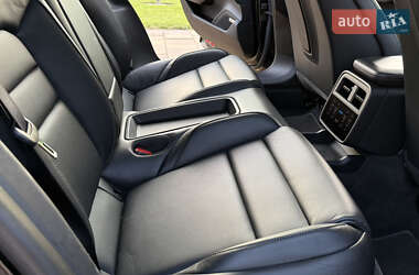 Седан Porsche Taycan 2020 в 