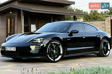 Седан Porsche Taycan 2020 в 