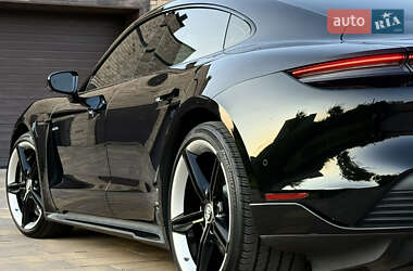 Седан Porsche Taycan 2020 в 