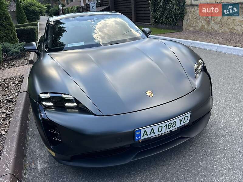 Седан Porsche Taycan 2020 в Киеве