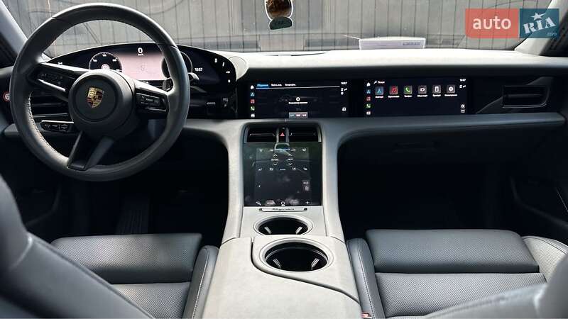 Седан Porsche Taycan 2020 в Киеве