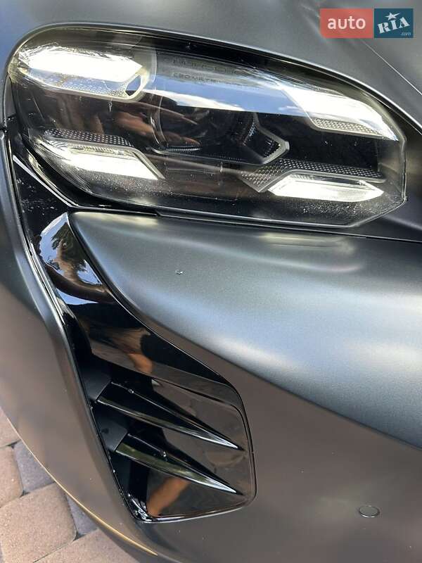 Седан Porsche Taycan 2020 в Киеве