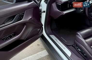 Седан Porsche Taycan 2021 в 