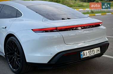 Седан Porsche Taycan 2021 в 