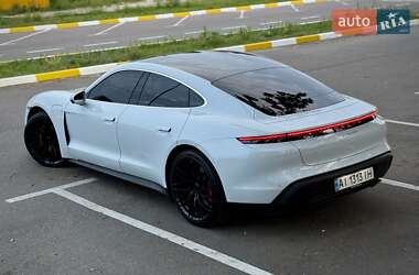 Седан Porsche Taycan 2021 в 