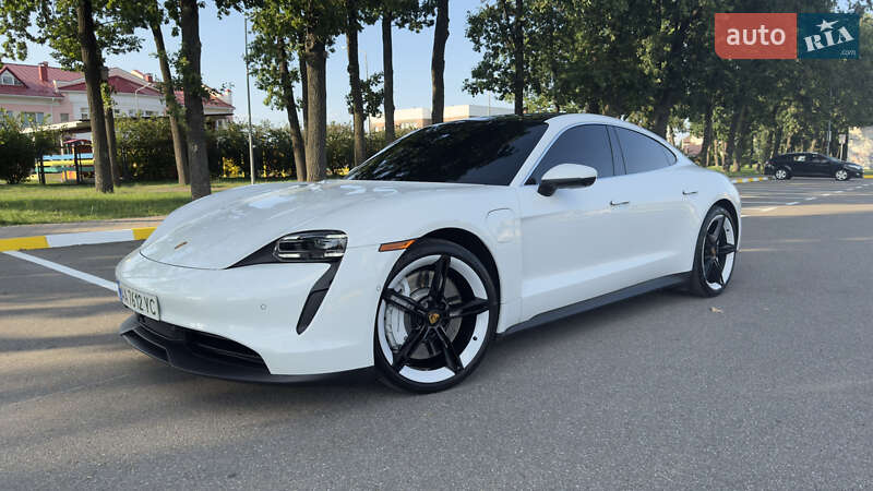 Седан Porsche Taycan 2022 в Киеве
