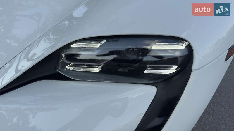 Седан Porsche Taycan 2022 в Киеве