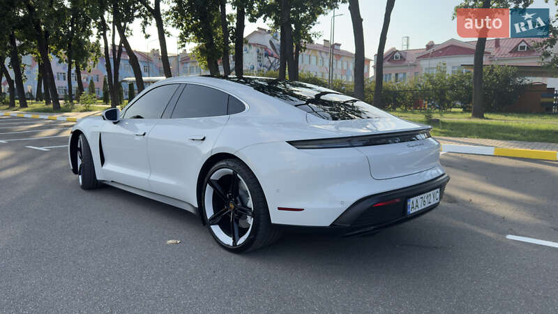 Седан Porsche Taycan 2022 в Киеве
