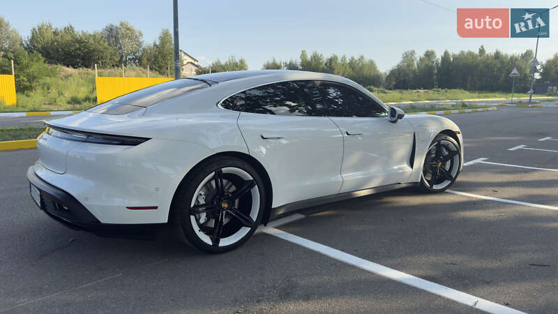 Седан Porsche Taycan 2022 в Киеве