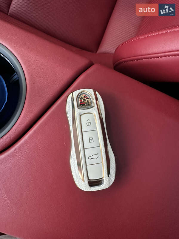 Седан Porsche Taycan 2022 в Киеве