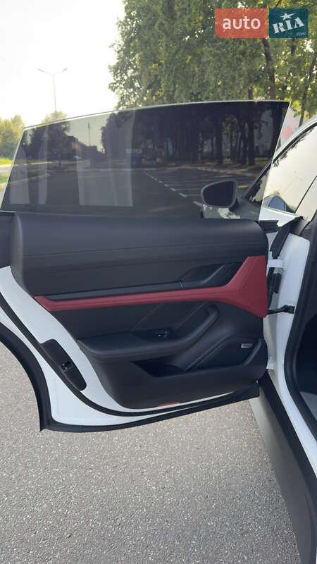 Седан Porsche Taycan 2022 в Киеве