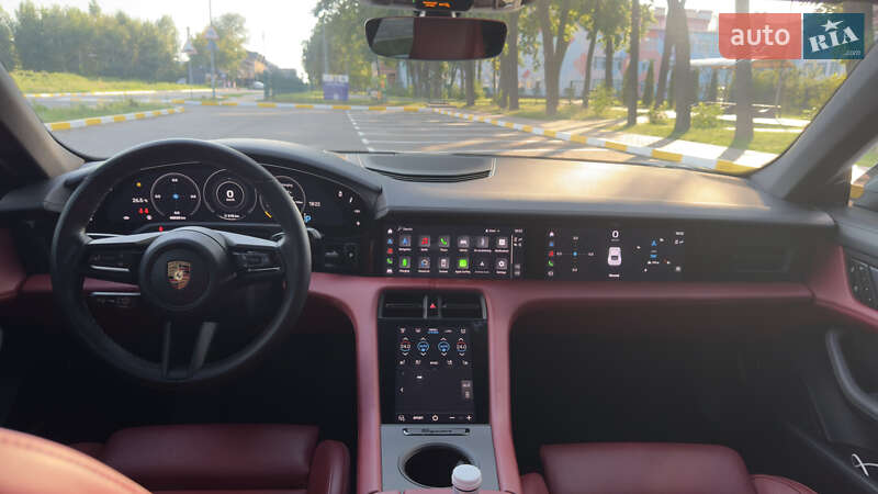 Седан Porsche Taycan 2022 в Киеве