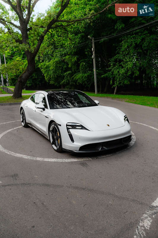 Седан Porsche Taycan 2020 в Львове