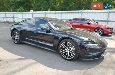 Седан Porsche Taycan 2020 в 