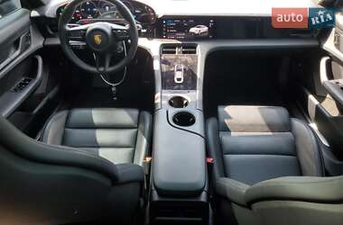Седан Porsche Taycan 2020 в 