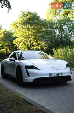 Седан Porsche Taycan 2021 в Долине