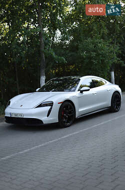 Седан Porsche Taycan 2021 в 