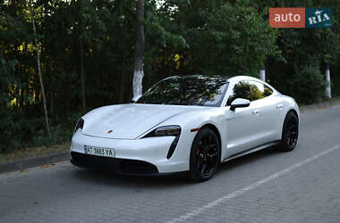 Седан Porsche Taycan 2021 в 