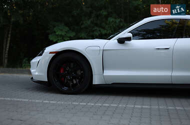 Седан Porsche Taycan 2021 в 