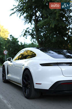 Седан Porsche Taycan 2021 в 