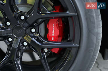 Седан Porsche Taycan 2021 в 