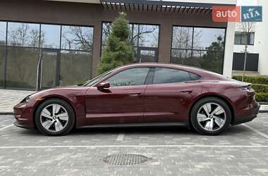 Седан Porsche Taycan 2023 в 