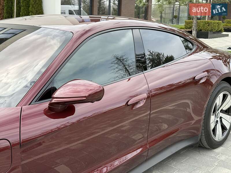 Седан Porsche Taycan 2023 в Ужгороде