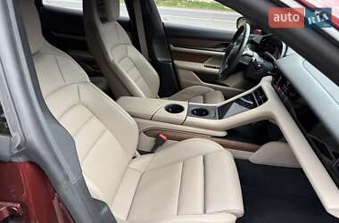 Седан Porsche Taycan 2023 в 